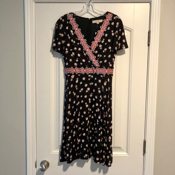 NWT Ann Taylor Loft black v neck floral border flare dress size 0 - Picture 6 of 6